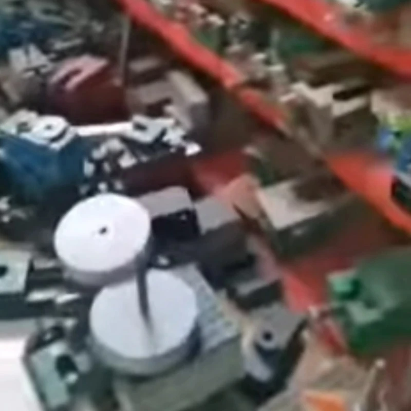 Bitmiş Makine Takımı Çeşitli Modellerin Ayaklarını Sevişme