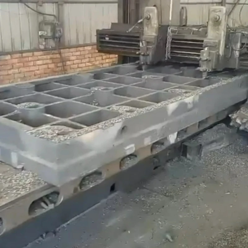Dökme demir denetim platformunun alt kısmı işleniyor