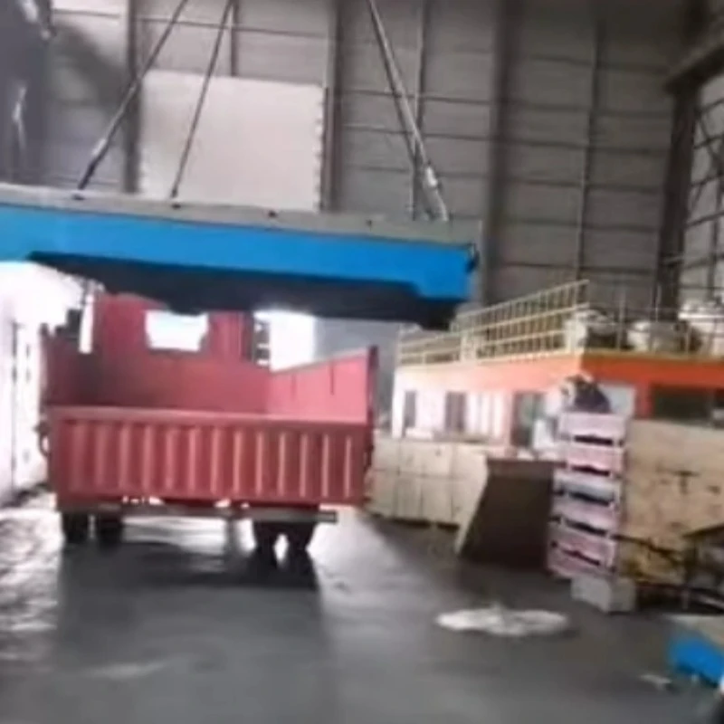 Dökme demir denetim platformu sevkiyat için araca yükleniyor