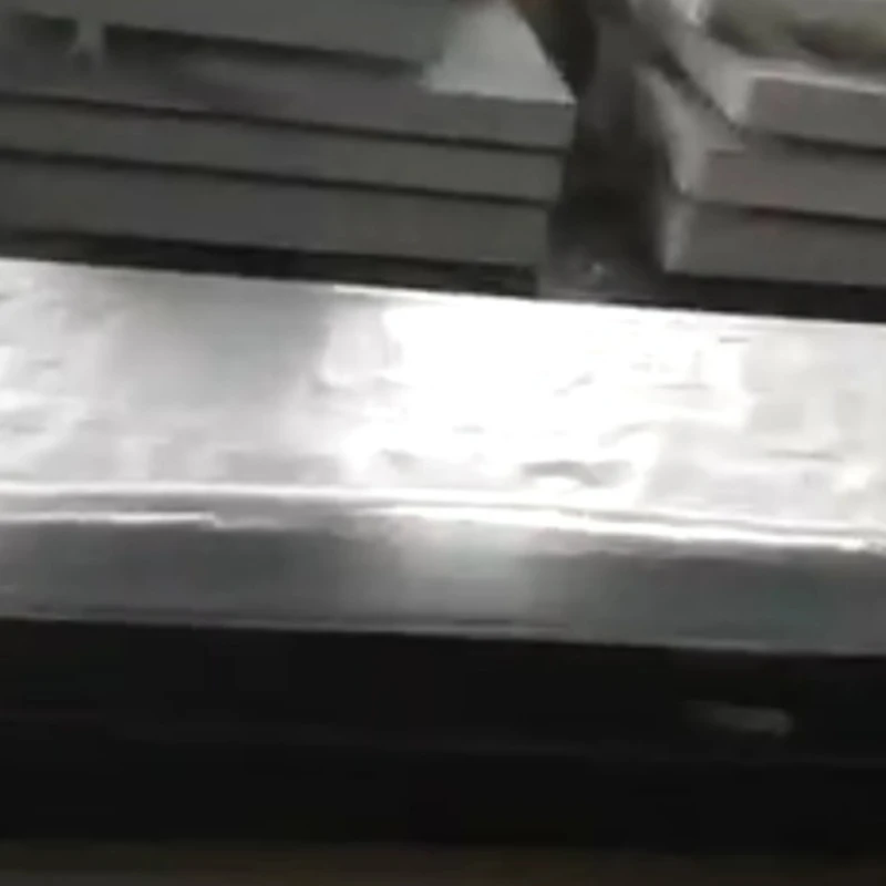 Dört metrelik granit platformu paketleniyor ve gönderiliyor